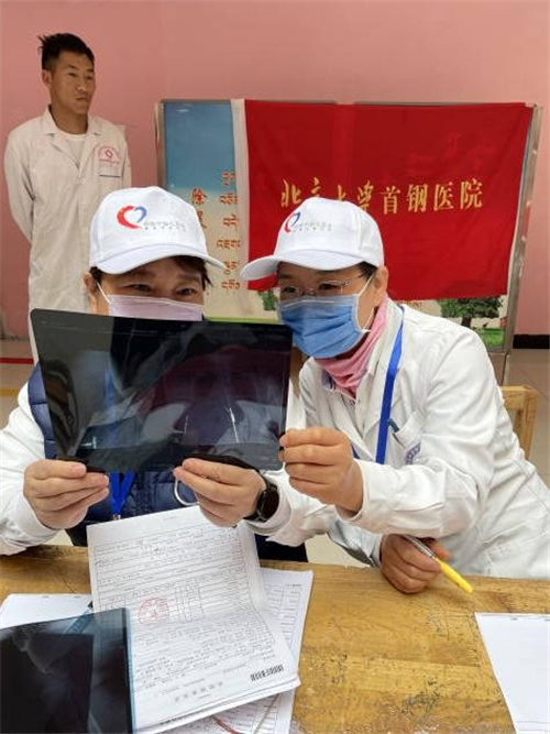 4118ccm云顶集团专家在青海果洛义诊记516.png