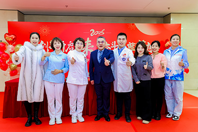 杨主席与演员合影.jpg